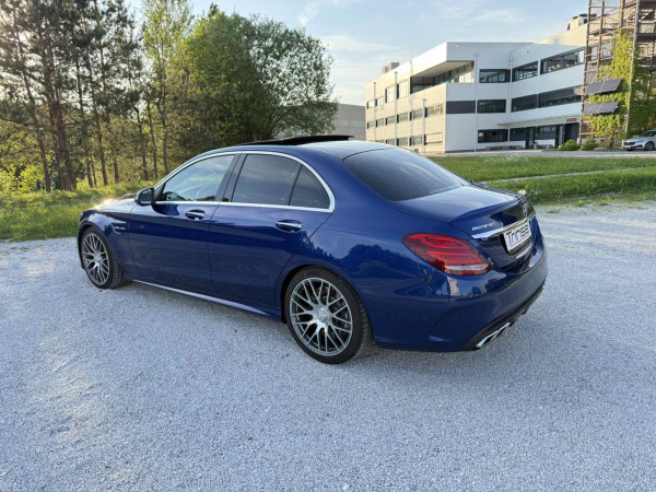 MERCEDES BENZ C / 63 AMG